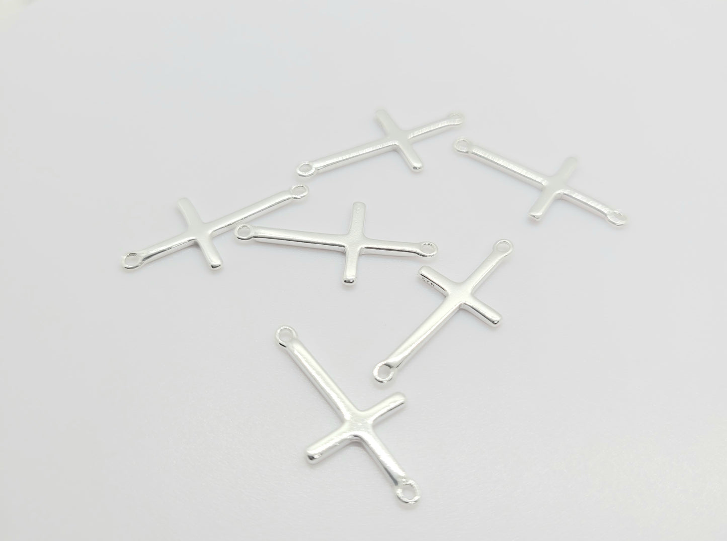 .925 Sterling Silver Petite 20 mm Cross Pendant