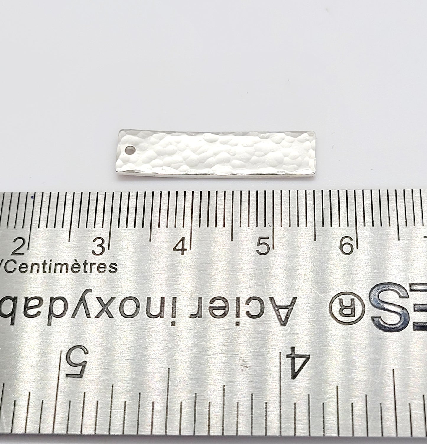 .925 Sterling Silver Hammered Vertical Bar Pendant 25 mm